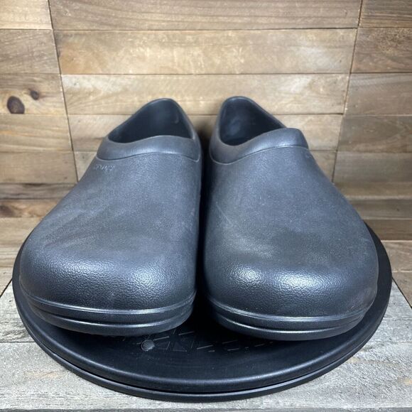 CROCS ON THE CLOCK LITERIDE SLIP-ON BLACK CLOG MENS SIZE 11 NON SLIP WORK SHOES - Picture 2 of 10